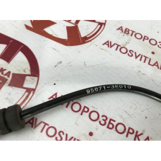 Датчик ABS передний правый Kia Sorento 2002-2009 956713E010